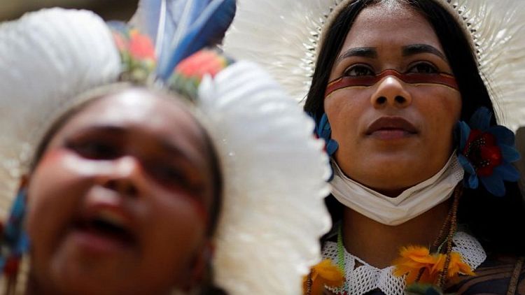 Bolsonaro presiona por minería en tierras indígenas de Brasil argumentando escasez de fertilizantes