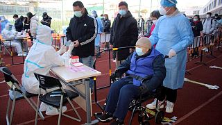 الصين تسجل 528 إصابة جديدة بفيروس كورونا