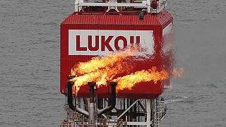 تاس: لوك أويل الروسية تستأنف إنتاج النفط في حقل غرب القرنة 2 بالعراق بمعدل 400 ألف برميل يوميا