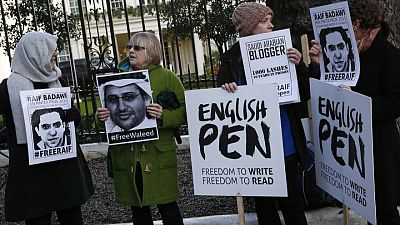 خروج المدون السعودي رائف بدوي من السجن ولا يزال ممنوعا من السفر
