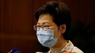 زعيمة هونج كونج: لم نتجاوز ذروة كوفيد-19 حتى الآن