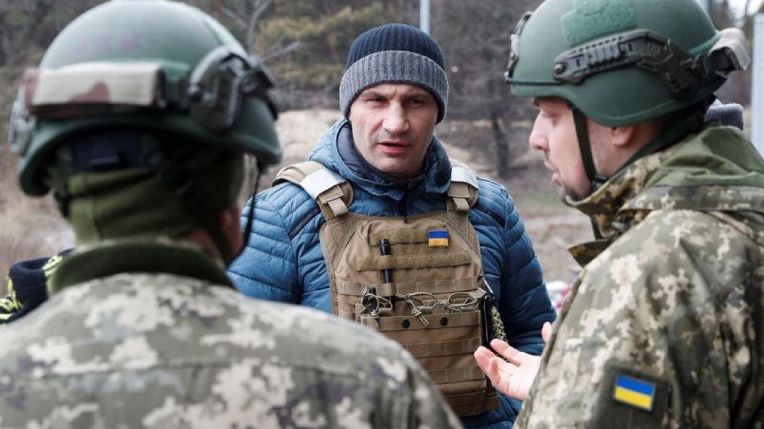 Kyiv mayor says supply lines open, people returning to fight Russians