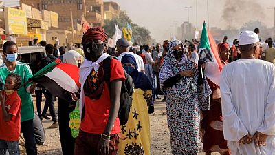 محتجون ينظمون مسيرات في أنحاء السودان في ظل تدهور الوضع الاقتصادي