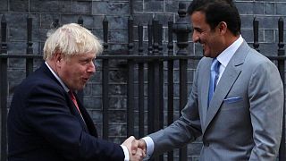 رئيس الوزراء البريطاني يناقش تقلبات سوق الطاقة مع أمير قطر