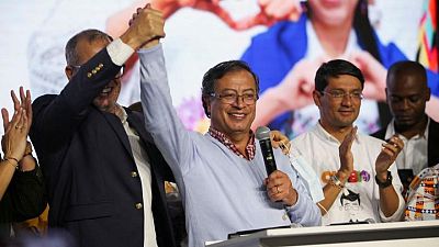 Derechista Zuluaga renuncia a su candidatura a presidencia de Colombia para apoyar a Gutiérrez