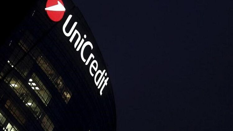 UniCredit evalúa dejar Rusia; mercados están pendientes de pago de la deuda soberana