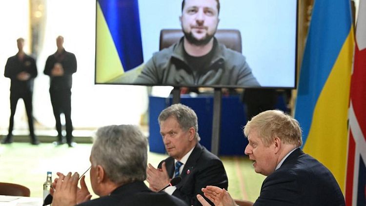 زيلينسكي: أوكرانيا تتفهم أنها ليست عضوا في حلف الأطلسي وتريد ضمانات أمنية