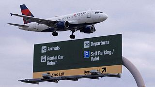Aerolíneas EEUU se apoyan en demanda de viajes "sin parangón" para compensar alza combustible