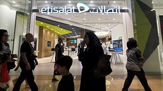 اتصالات الإماراتية تقدم عرضا لزيادة حصتها في موبايلي السعودية