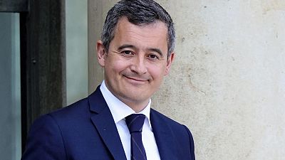 وزير الداخلية الفرنسي يعلن بدء التحقيق في اضطرابات ضاحية سيفران