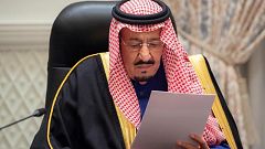 العاهل السعودي يغير بطارية منظم ضربات القلب ويغادر المستشفى