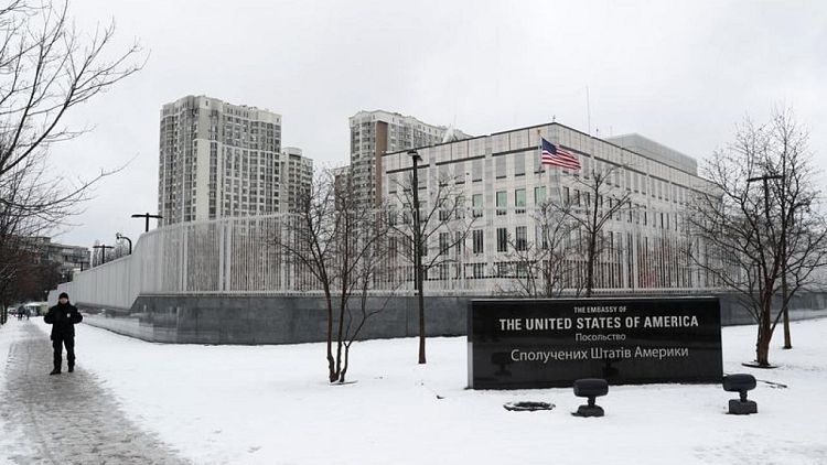 السفارة الأمريكية في كييف: القوات الروسية قتلت عشرة في طابور خبز في تشيرنييف
