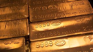 الذهب يستقر بعد رفع المركزي الأمريكي الفائدة وانخفاض الدولار