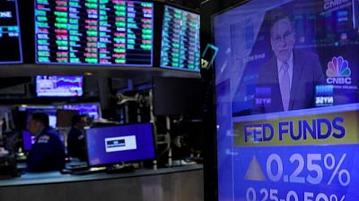 Wall Street sube en una sesión agitada tras impulso de la Fed