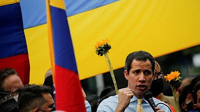 Líder opositor venezolano dice que empresas energéticas deben ser "amigables" con la democracia