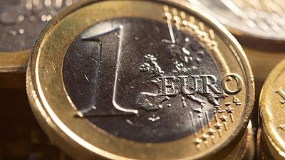 Euro siente el peso de preocupación por elecciones francesas y nuevas sanciones a Rusia