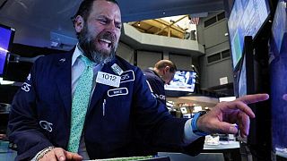 Wall Street abre a la baja tras tres días de alzas
