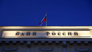 Putin gives cenbank rights to determine size of FX operations with non-residents