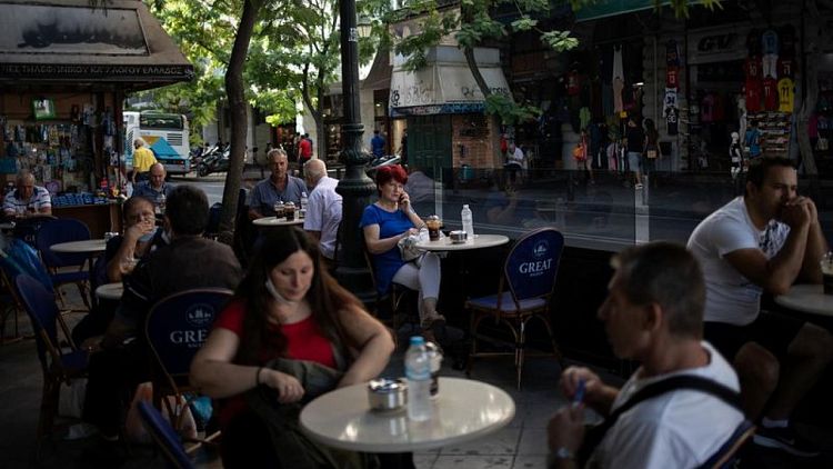 Greek economy shrinks 0.5% q/q in Q3