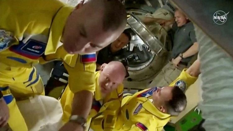 رائد فضاء أمريكي ورائدان روسيان يغادرون محطة الفضاء الدولية عائدين إلى الأرض