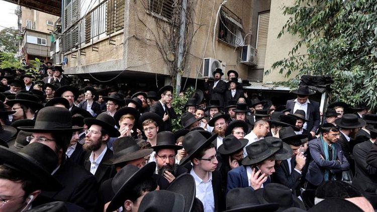 Huge crowds turn out for funeral of Israeli ultra-Orthodox rabbi