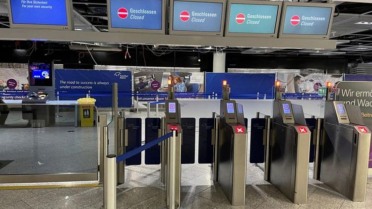 La huelga del personal de seguridad de los aeropuertos cancela vuelos en Alemania