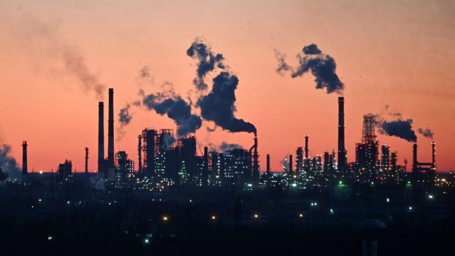 Casa Blanca aplaude avances de la UE en tope al precio del petróleo ruso