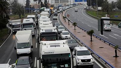 España acuerda ayudas al transporte de 500 millones de euros, pero sigue la huelga de camioneros