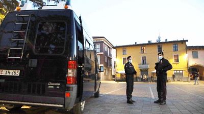 Sequestrato in casa a Bergamo, chiesto il riscatto, 2 in carcere