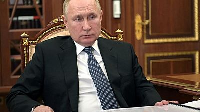 وكالة: بوتين يناقش محادثات روسيا وأوكرانيا في اتصال هاتفي مع ماكرون