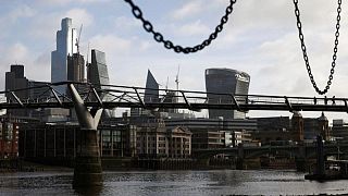 La fuerte desaceleración de las empresas británicas hace saltar la alarma de la recesión -PMI