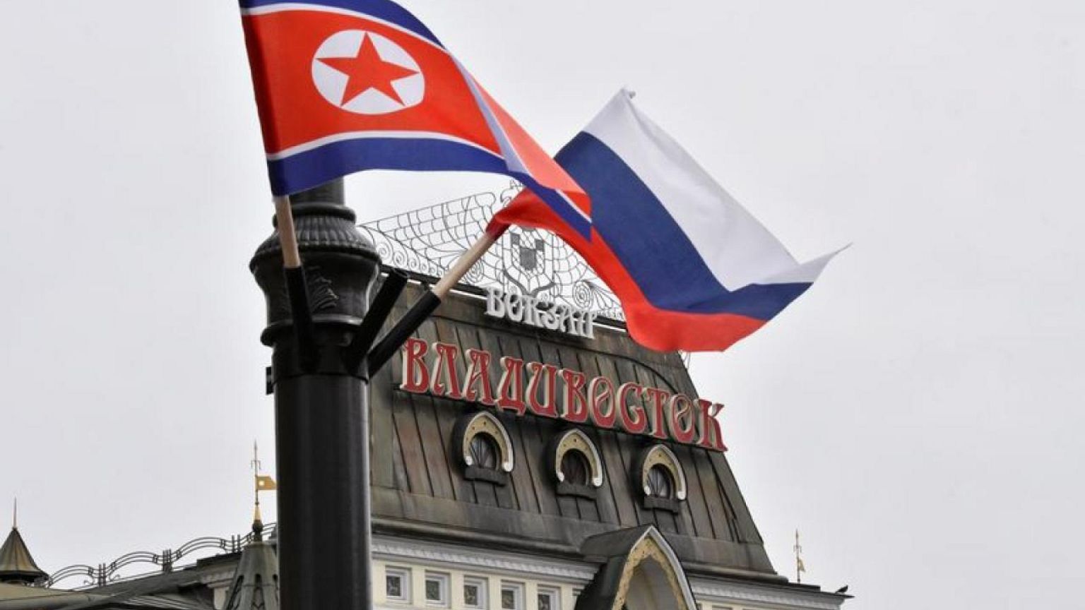EEUU dice que Rusia está comprando munición de artillería a Corea del Norte -medio