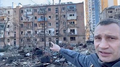 رئيس بلدية كييف: مقتل شخص وإصابة اثنين في قصف مرأب سيارات
