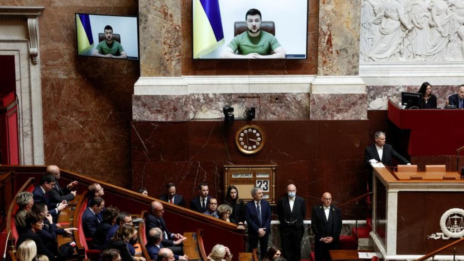 Zelenski insta a las empresas francesas a "dejar de patrocinar la maquinaria bélica rusa"