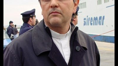 Avrebbe chiesto prestazioni sessuali a richiedenti asilo Avrebbe chiesto prestazioni sessuali a richiedenti asilo
