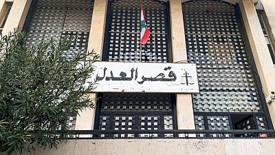 النائب العام اللبناني يحيل تحقيقا مع حاكم المصرف المركزي إلى القضاء