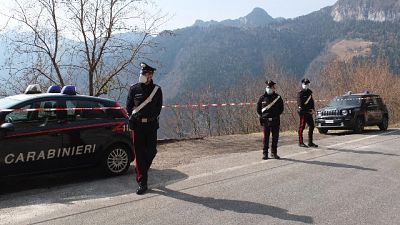 Carabinieri: 'Se qualcuno riconosce le scritte ci contatti'