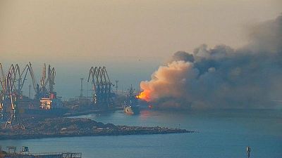 أوكرانيا تقول إنها دمرت سفينة إنزال روسية كبيرة