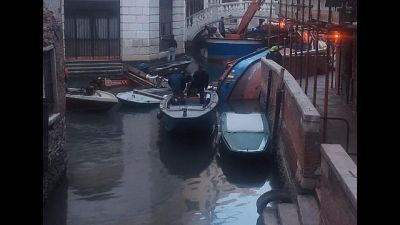 Nessun ferito, l'incidente in un rio retrostante La Fenice
