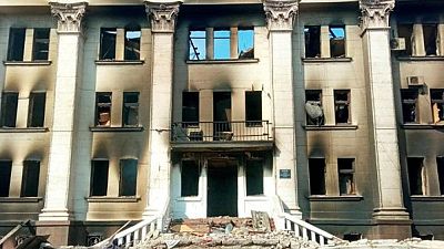 مسؤولون: تقديرات الشهود تشير إلى مقتل 300 في تفجير مسرح ماريوبول بأوكرانيا