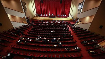مجلس النواب اللبناني يناقش مشروع قانون لتقييد تحركات رؤوس الأموال