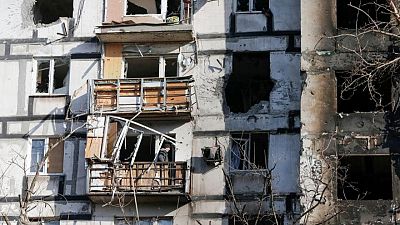 Suenan las sirenas mientras Ucrania espera un alto el fuego con las negociaciones