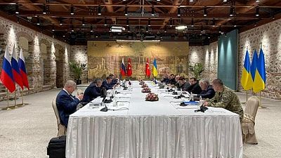 Rusia promete reducir sus operaciones; Ucrania propone la neutralidad