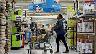 Confianza del consumidor EEUU repunta; ofertas de trabajo, cerca de récord