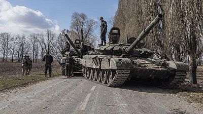 وكالات: روسيا تقول قوات قرب كييف وفي الشمال تعيد الانتشار للتركيز على دونباس