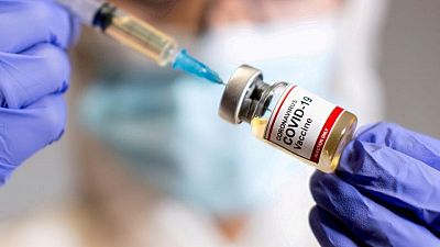 La UE insta a poner vacunas de refuerzo del COVID para evitar los contagios en invierno