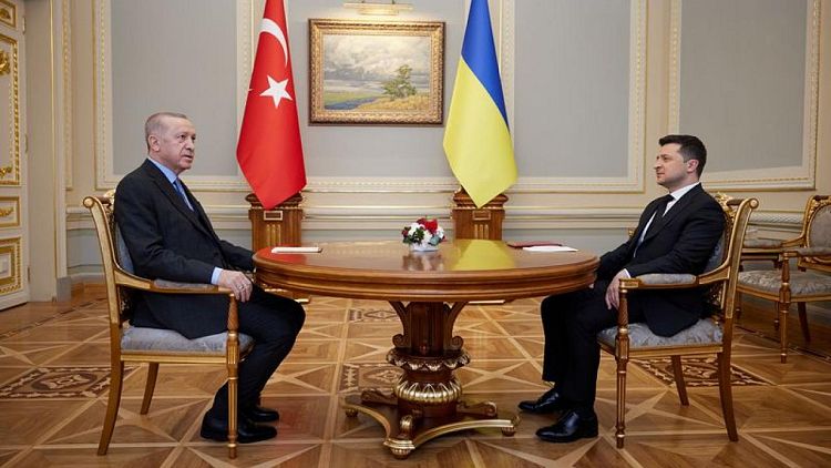 Erdogan dice a Zelenski que valora proyecto para crear ruta marítima para exportaciones de Ucrania