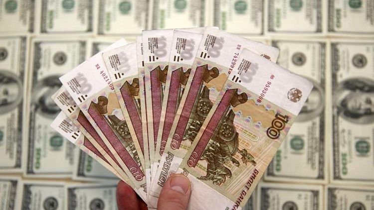 الروبل الروسي يسجل مستويات مرتفعة جديدة مقابل الدولار واليورو