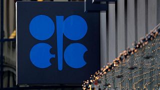 Secretario general dice OPEP está dispuesta a intervenir en beneficio de mercado petróleo: Al-Arabiya TV