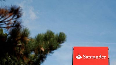 Santander UK ofrece a algunos trabajadores una subida salarial del 4%